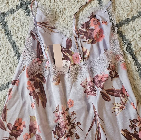 Victoria's Secret Floral Slip Xs - Picture 4 of 5